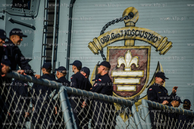 Port Wojenny w Gdyni Oksywiu. Przywitanie powracających...