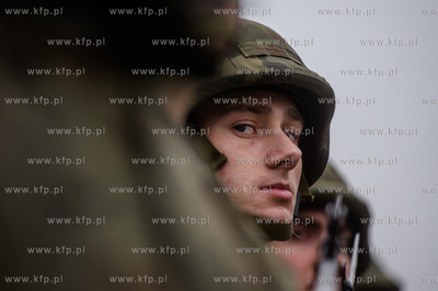 Gdynia. Nabrzeże Pomorskie. Uroczysta przysięga wojskowa...