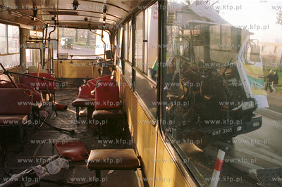 Wypadek TIR - autobus w Legowie . 27.10.98 Fot. Maciej...