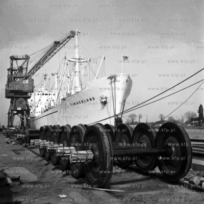 Statek Timmerland w porcie gdańskim. (lata60).
1965
0004184z...