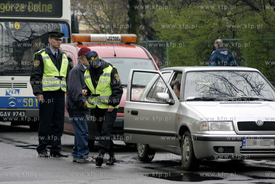 Gdynscy Straznicy Miejscy podczas interwencji na ul....