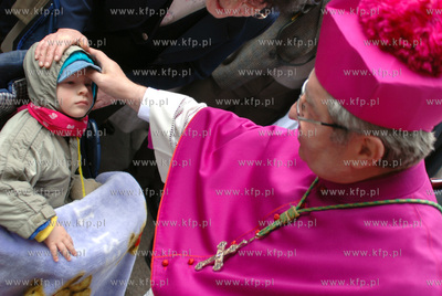 Po uroczystej Mszy sw ulicami Glownego Miasta ruszyl...