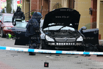 Swinoujscie. Okolo godziny 4 nad ranem pod samochodem...