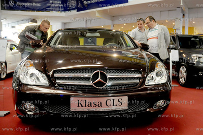 Trojmiejskie Targi Motoryzacyjne w hali wystawienniczej...