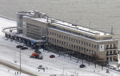 Zimowa panorama Gdyni z apartamentowca Sea Towers....