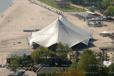 Na plazy w Srodmiesciu Gdyni ruszyl montaz gigantycznego...