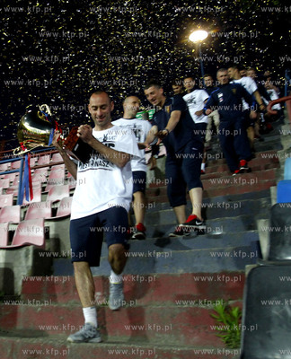 Szczecin. Szczecinscy kibice swietuja na stadionie...