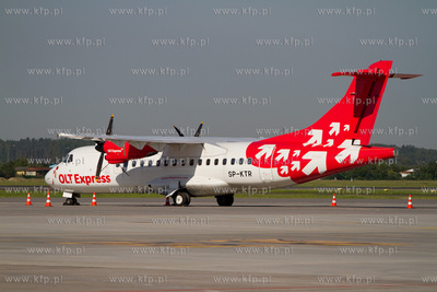 Lotnisko im Lecha Walesty w Gdansku Rebiechowie. Na...