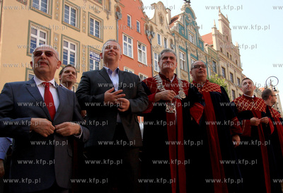 Otwarice 752 Jarmarku sw. Dominka w Gdansku.Nz od lewej...