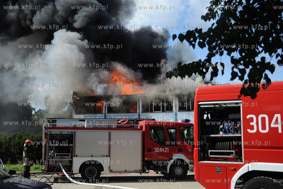 Pozar pustostanu na ulicy Hallera w Gdansku. Pozar...