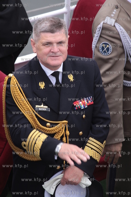 Parada wszystkich najwazniejszych klas okretow bedacych...