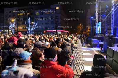 Gdynianie i ich goscie powitali Nowy Rok na Skwerze...