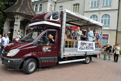 Sopot. Molo Jazz Festival. Pochod Nowoorleanski z Placu...