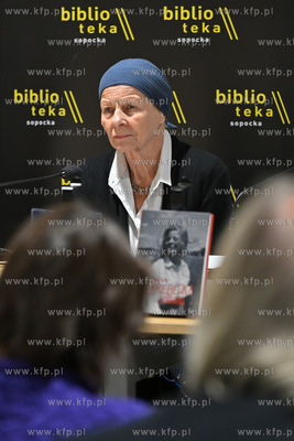 Biblioteka Sopocka. SOPOTEKA. Głośne czytanie fragmentów...