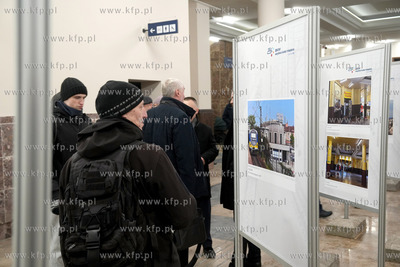 Dworzec Podmiejskie w Gdyni. Wystawa fotograficzna...