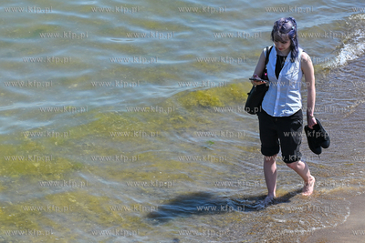 Sopot. Plaża. Czerwona flaga sygnalizująca zakaz...