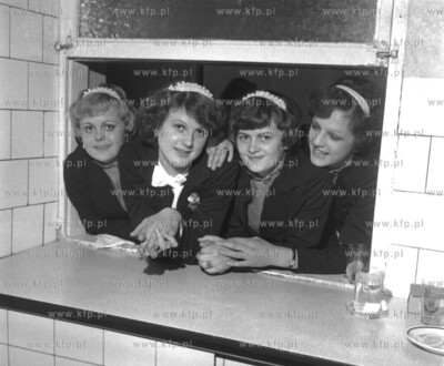 Kelnerki z restauracji Nad Wiezyca w Starej Kiszewie...