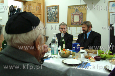 Szewach Weiss (po prawej) - ambasador Izraela w Polsce...