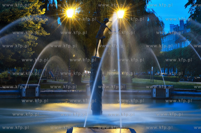Fontanna na Placu Wybickiego w Gdansku Wrzeszczu.
6.07.2009
fot....