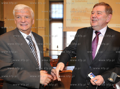 W siedzibie Rady Miasta Gdanska podpisano umowe pomiedzy...