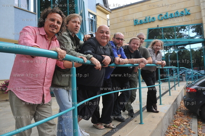 Zespol Waly Jagiellonskie przed siedziba Radia Gdansk,...