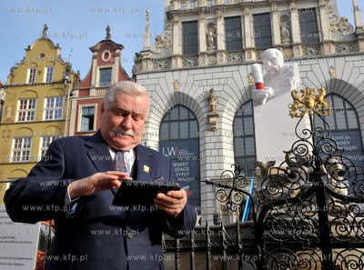 Gdansk, Dlugi Targ. Z inicjatywy Pawla Adamowicza,...