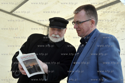 Oliwskie   wi  to Ksiazki zorganizowanie przez fundacje...