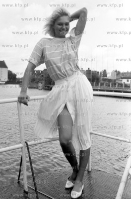 Dziewczyna nad Motlawa w Gdansku. 8m.kosycarz_lipiec92_p90...