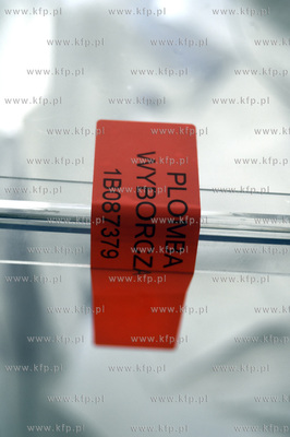 Wybory samorządowe 2018. Głosowanie w Obwodowej Komisji...