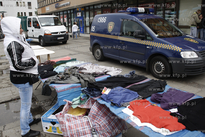 Gdansk. Urzednicy miejscy w asyscie funkcjonariuszy...