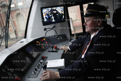 Gdansk. Dworze Glowny. Uroczystosc przekazania przez...