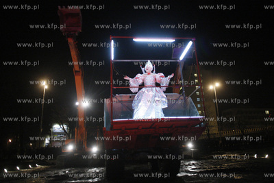 Gdansk. Performance pt. Triumf Ognia, Cial i Maszyn...