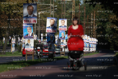 Gdynia. Wybory do sejmu i senatu. Nz. plakaty wyborcze...