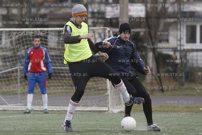 Gdansk Zaspa. Pilkarski turniej dzikich druzyn Do przerwy...