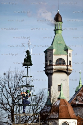 Plac przyjaciół Sopotu. Demontaż bożonarodzeniowej...