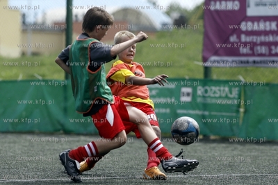 Gdansk Zaspa. Pilkarski turniej dzikich druzyn Do przerwy...