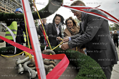 Uroczyste zawieszenie wiechy na modernizowanym biurowcu...