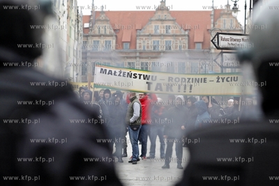 Gdansk. ul. Dluga manifa zorganizowana przez Trojmiejska...