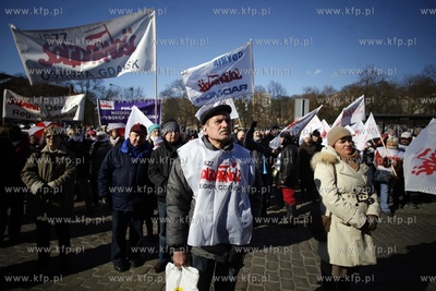 Pikieta pod Urzędem Wojewodzkim w Gdansku w gescie...