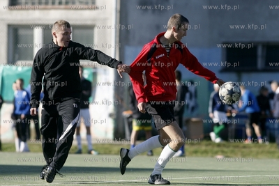 Gdansk Zaspa. Pilkarski turniej dzikich druzyn Do przerwy...