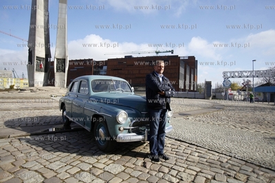 Zabytkowy samochod marki Warszawa, ktora jezdzil Karol...