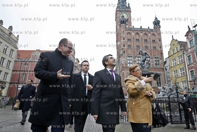 Prezydent Bulgarii Rosen Plewnelijew zlozyl wizyte...