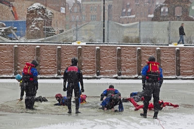 Wspólne ćwiczenia lodowe jednostek Komendy Miejskiej...