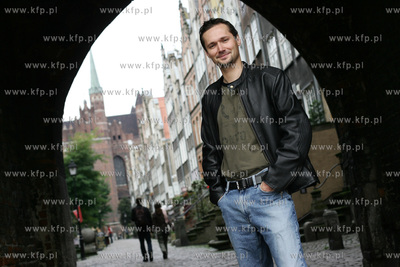 Jaroslaw Walesa w bramie przy ulicy Mariackiej w Gdansku....