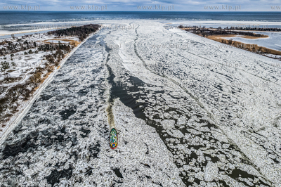 Lodołamacze udrożniają ujście Wisły.
09.01.2026
fot....