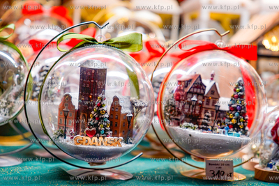 Jarmark Bożonarodzeniowy w Gdańsku. Stoisko z bombkami...