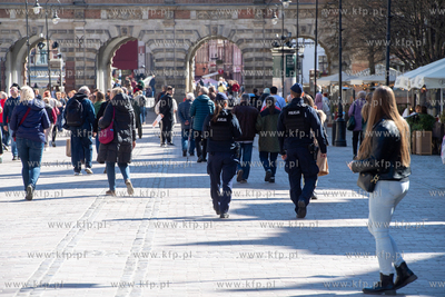 Patrol policji na Długim Targu w Gdańsku. 04.04.2025...