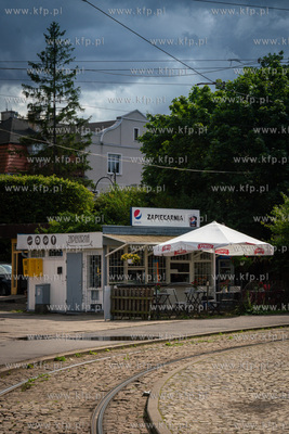 Pętla tramwajowa w Oliwie. Nz. Bar  Zapiekarnia. 21.07.2023...