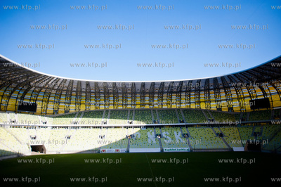 Gdansk. Stadion PGE Arena. Malowanie napisu Lechia...