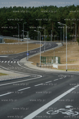 Gdansk. Nowo otwarta droga dojazdowa do przystanku...